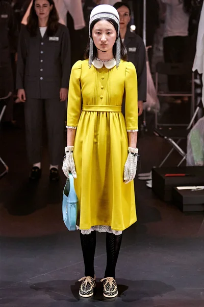 Look 10